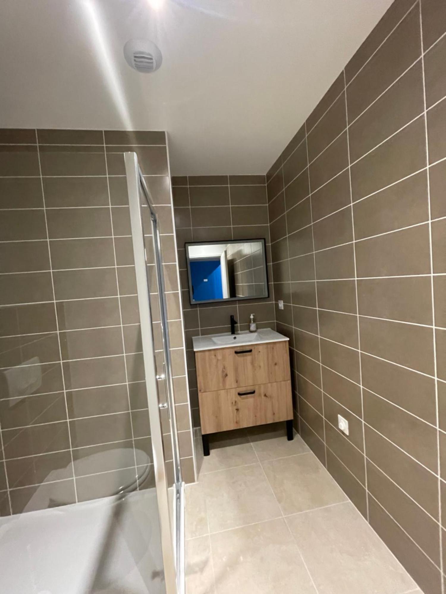 Le Salvador - Appart'Hotel De 18M2 A 44M2 La Talaudiere Ngoại thất bức ảnh