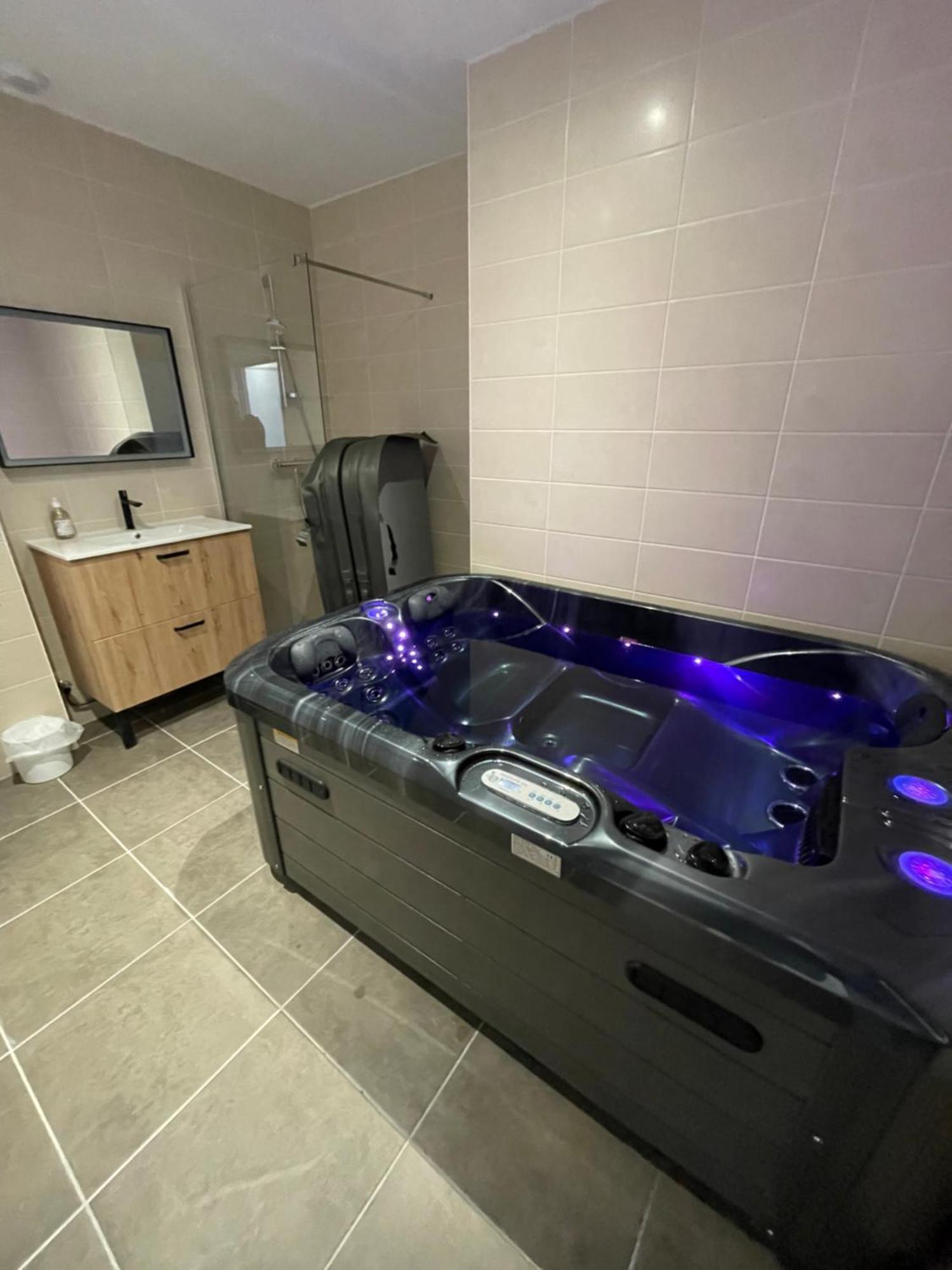 Le Salvador - Appart'Hotel De 18M2 A 44M2 La Talaudiere Ngoại thất bức ảnh